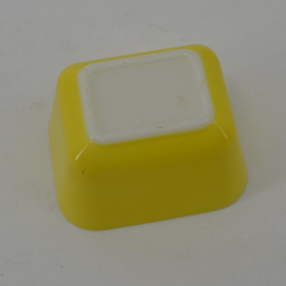 Vintage PYREX Refrigerator Dish Yellow 501 B Fridgie Cottage - Picture 7 of 8